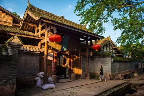 <百车汇汽车超市资讯>4s店or汽贸店，不如选百车汇汽车超市！
